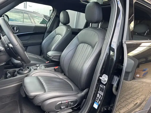 Mini Hatch view 11