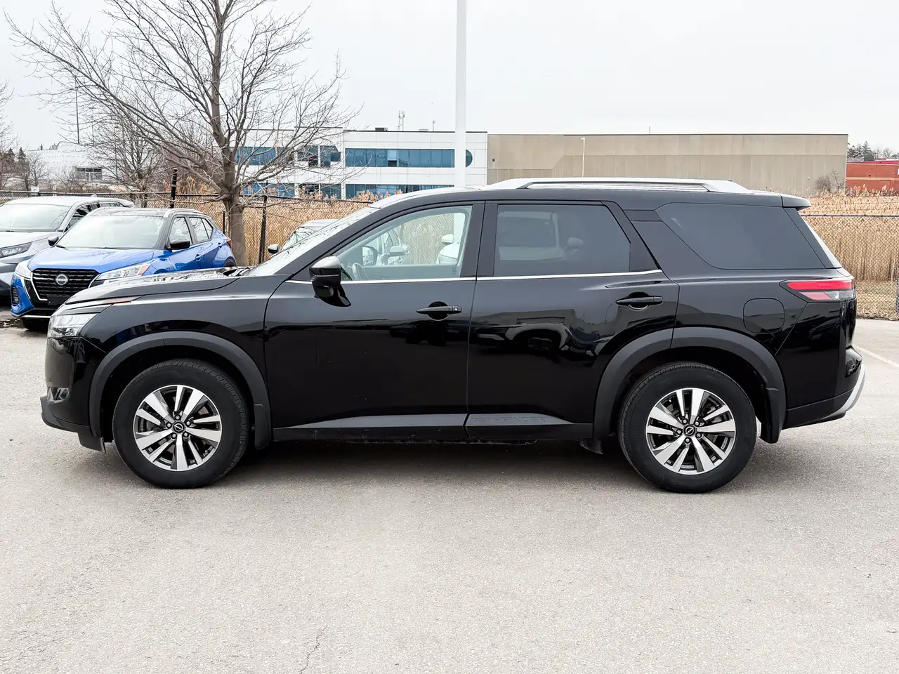 Nissan Pathfinder снимка Nissan Pathfinder