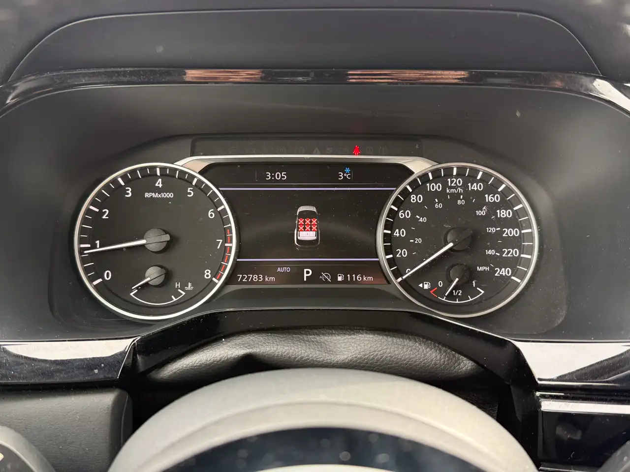 Nissan Pathfinder снимка Nissan Pathfinder