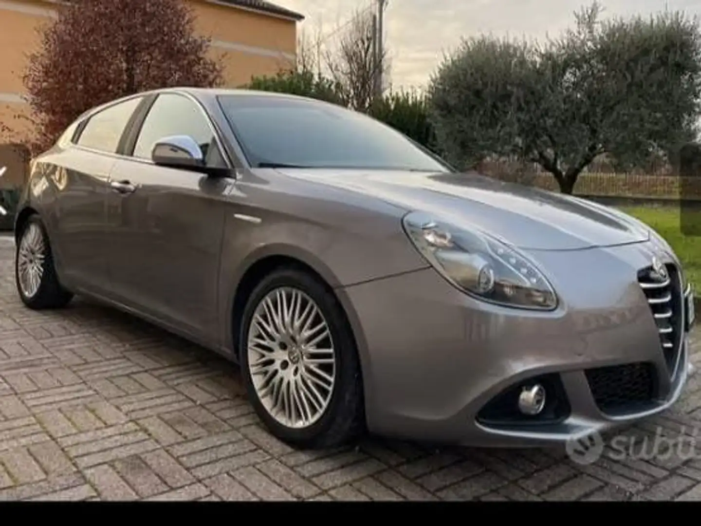 Alfa Romeo Giulietta Giulietta 2.0 jtdm Exclusive 150cv E6 Gris - 1