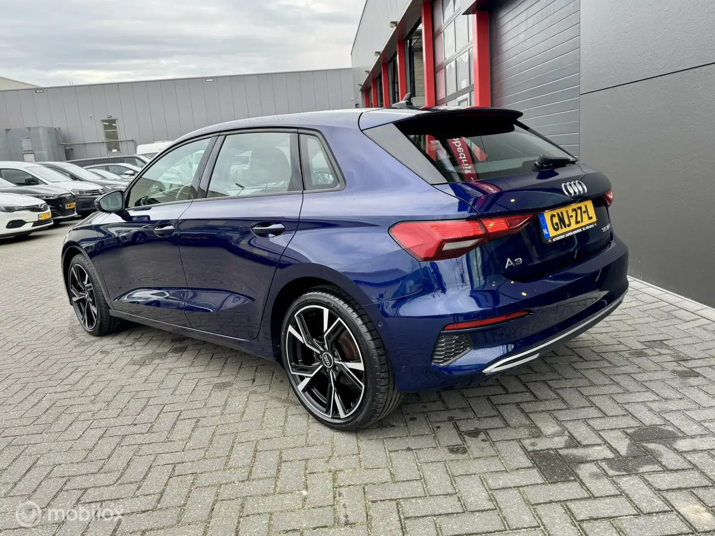 Audi A3 Sportback 35 TFSI S edition Blauw - 2