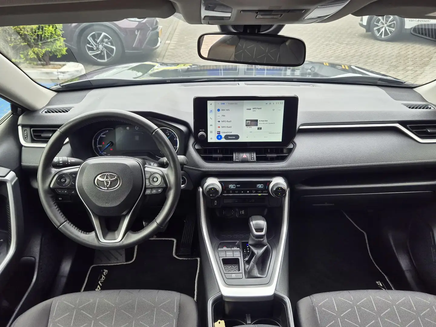 Toyota RAV 4 2.5 HYBRID NL-AUTO TREKHAAK NAVI DAB+ CAMERA AD-CR Grijs - 2