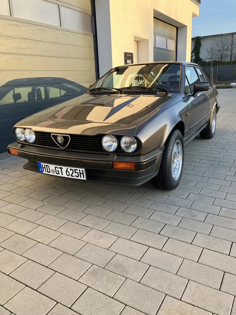 Alfa Romeo GTV 6/2.5 - 1