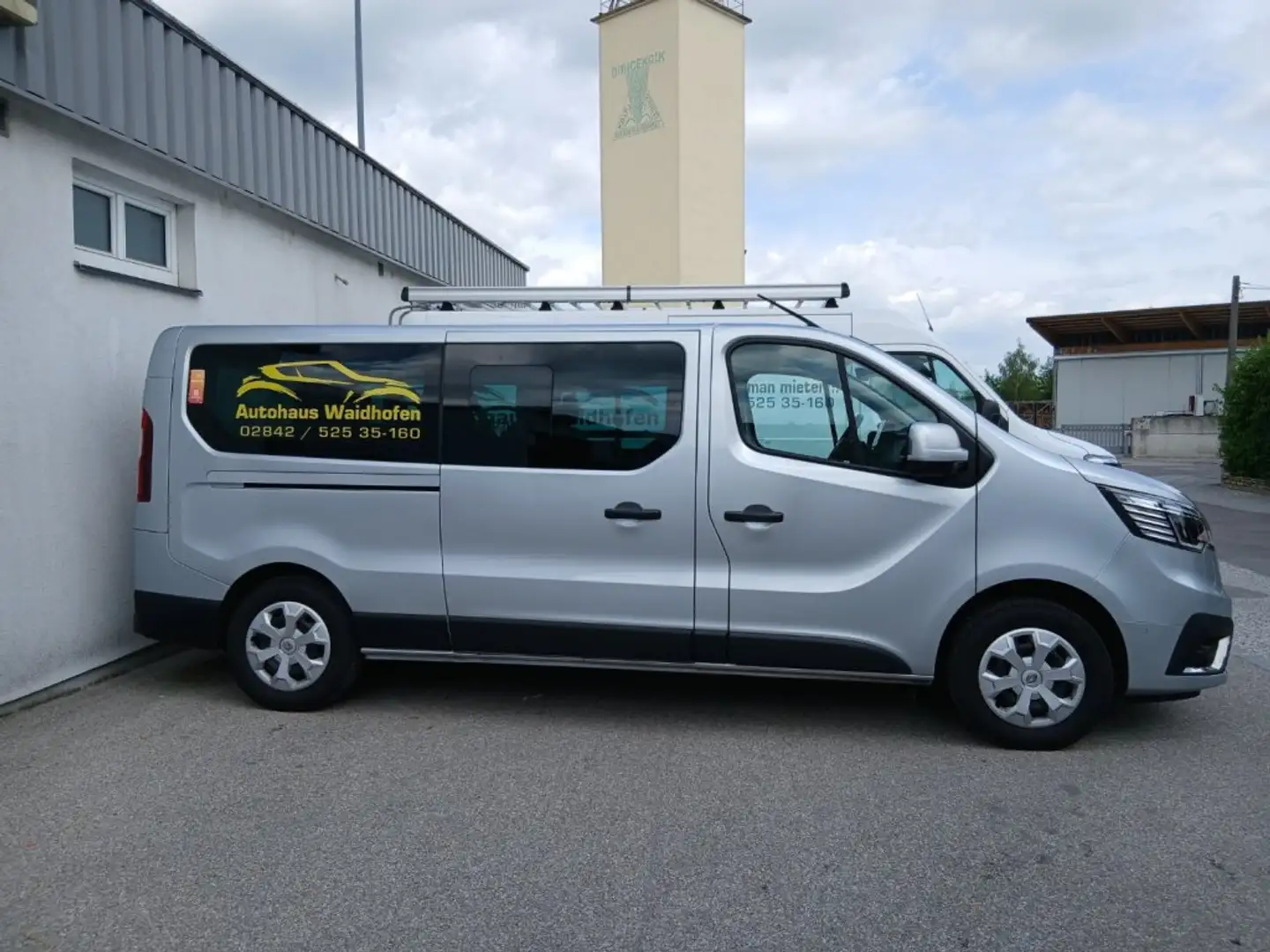 Renault Trafic 3 Ph2 PKW Grand Bus Blue dCi 150 Grau - 2