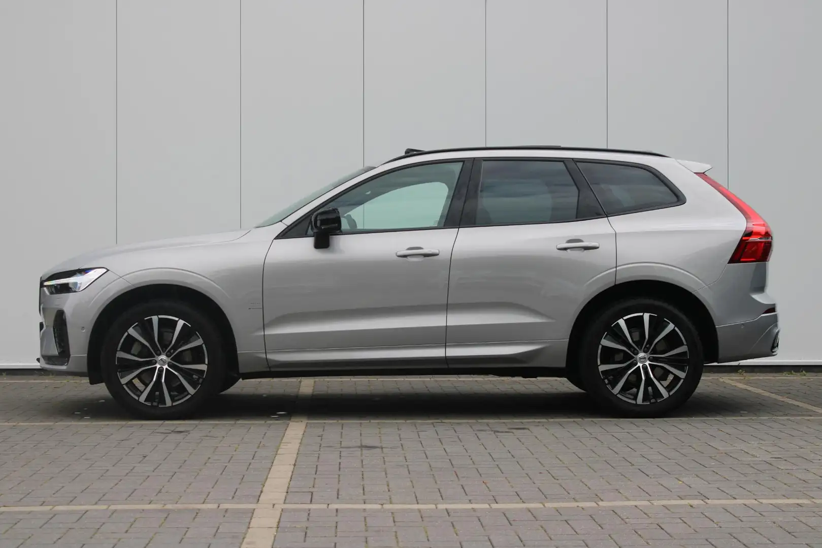 Volvo XC60 B5 AUT8 250PK Ultimate Dark | Luchtvering | Bowers Gris - 2