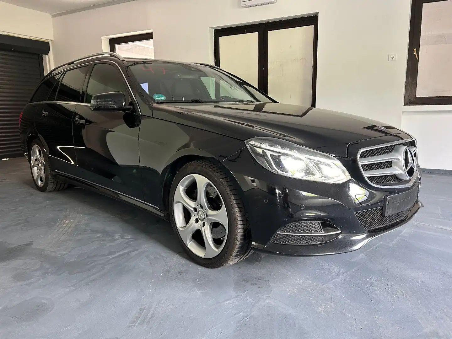 Mercedes-Benz E 200 T- Modell CGI BlueEfficiency*Navi*PDS* Zwart - 1