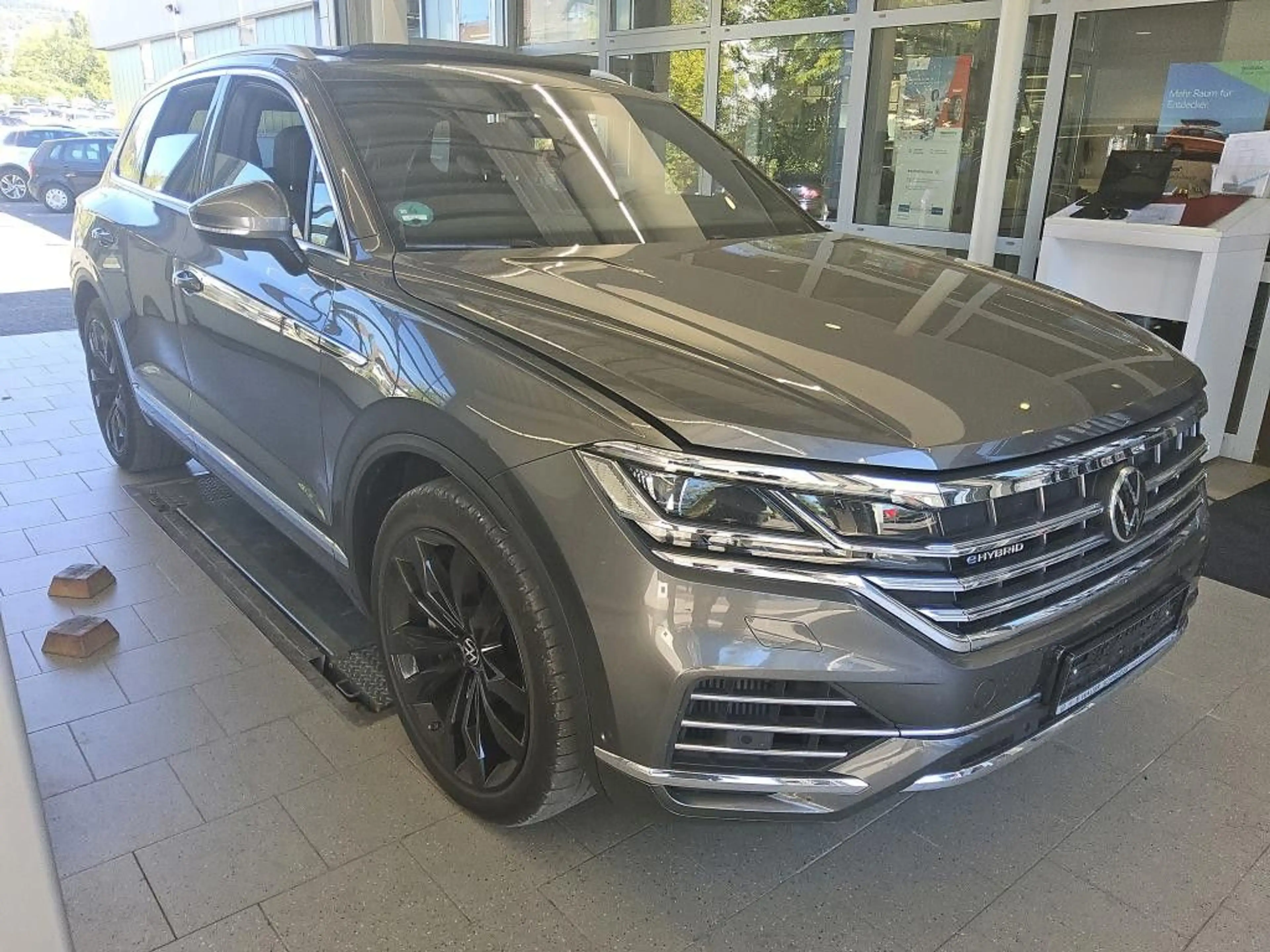 Volkswagen Touareg 3.0 V6 TSI Elegance eHybrid — photo 3