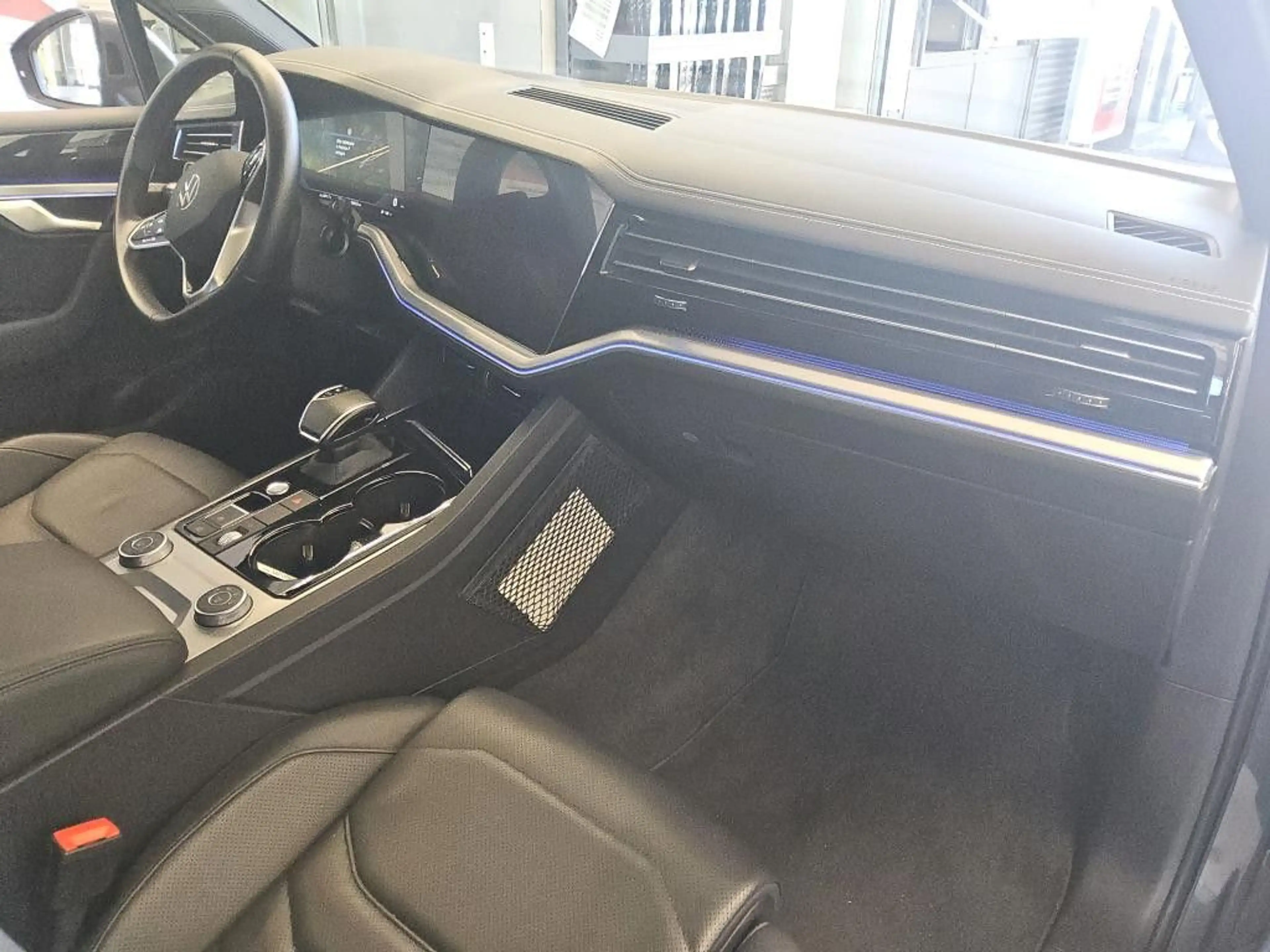 Volkswagen Touareg 3.0 V6 TSI Elegance eHybrid — photo 5