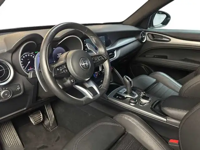 Alfa Romeo Stelvio view 11