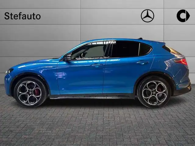 Alfa Romeo Stelvio view 3