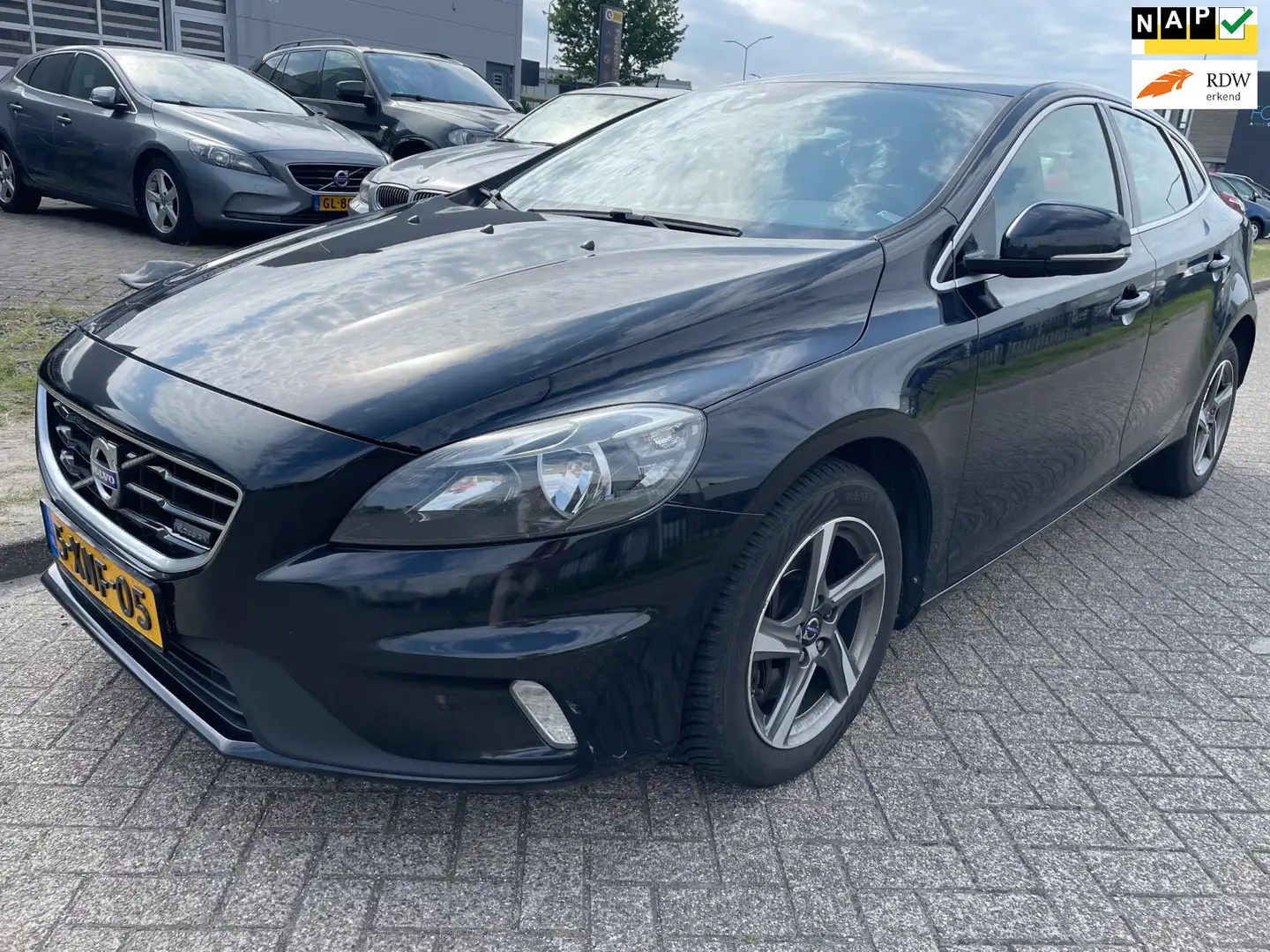 Volvo V40 2.0 D4 R-Design Business ,Leer,stoelverwarmin, tre Zwart - 1