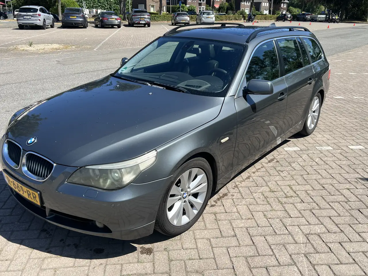 BMW 525