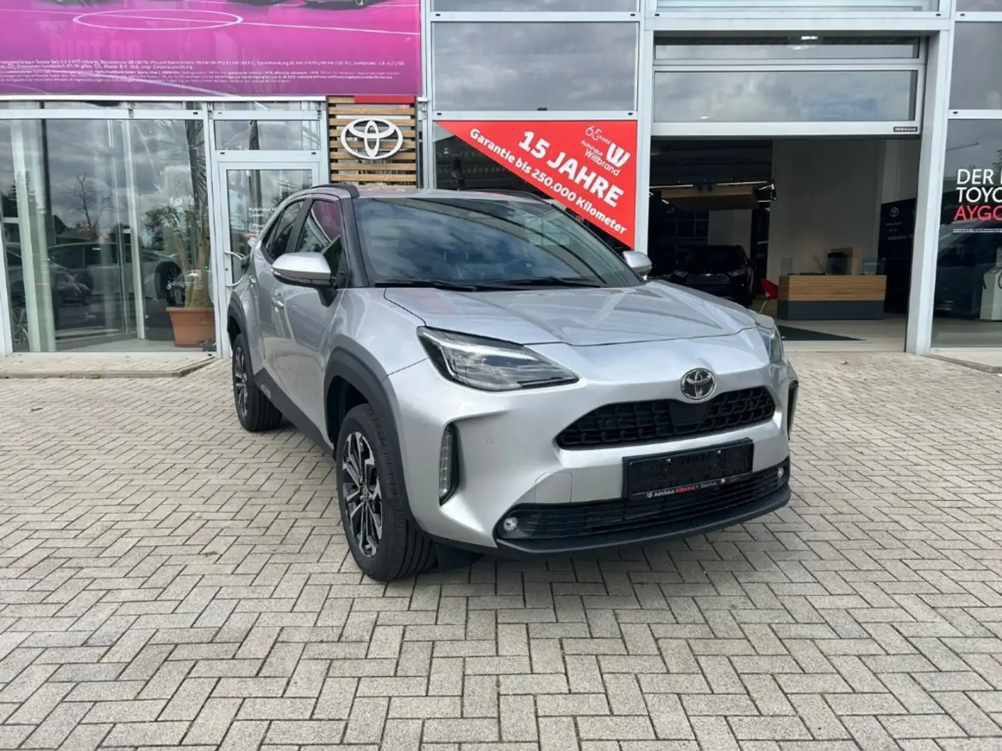 Toyota Yaris Cross Teamplayer 1.5l Hybrid Navi LED SHZ Apple CarPlay Argent - 1