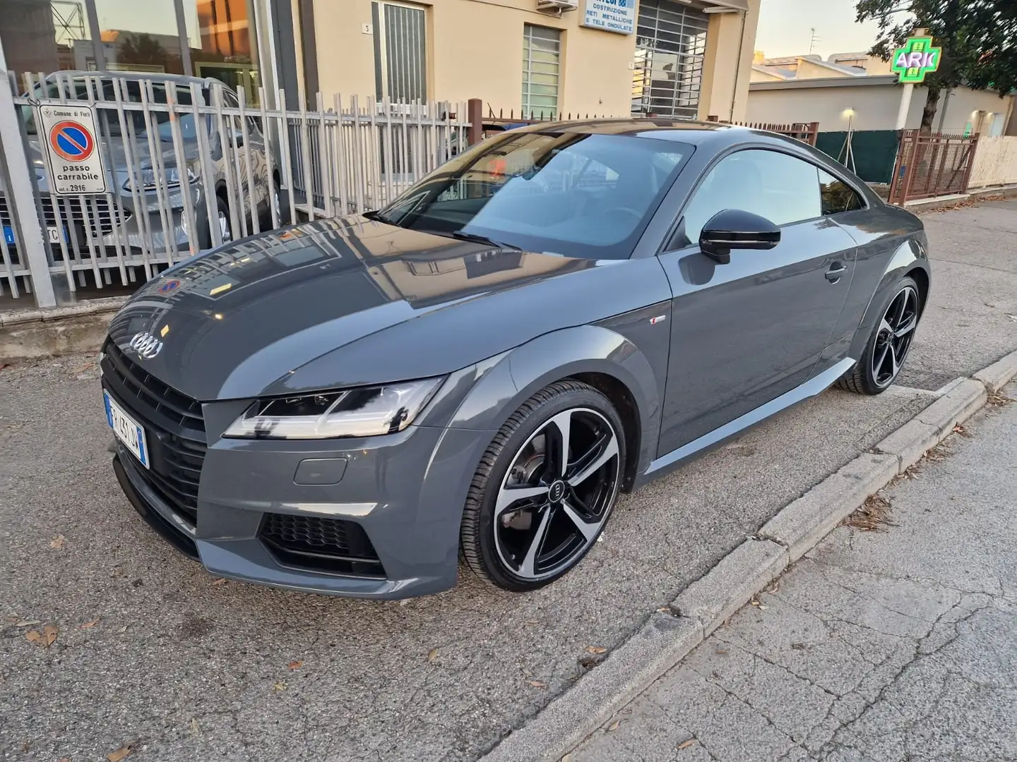 Audi TT TT Coupe 1.8 tfsi S line s-tronic Gris - 1