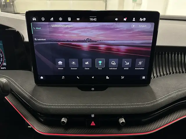 Skoda Superb Kombi 2,0 TDI Sportline 4x4 DSG.Matrix LED/ACC/... Ansicht 32