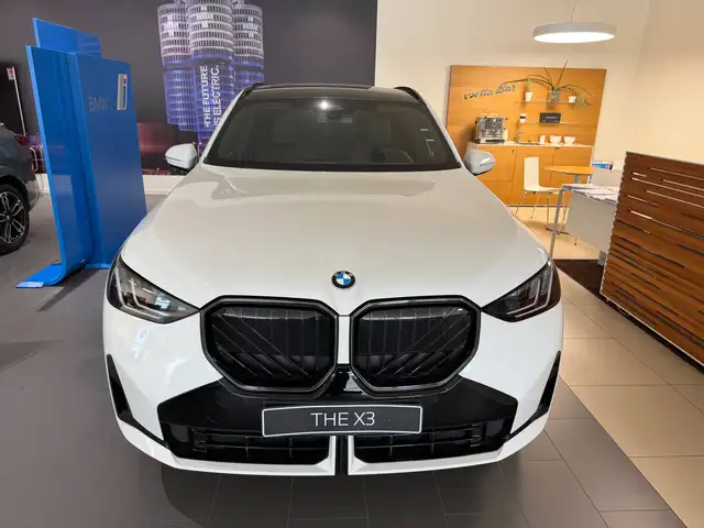 BMW X3 view 4