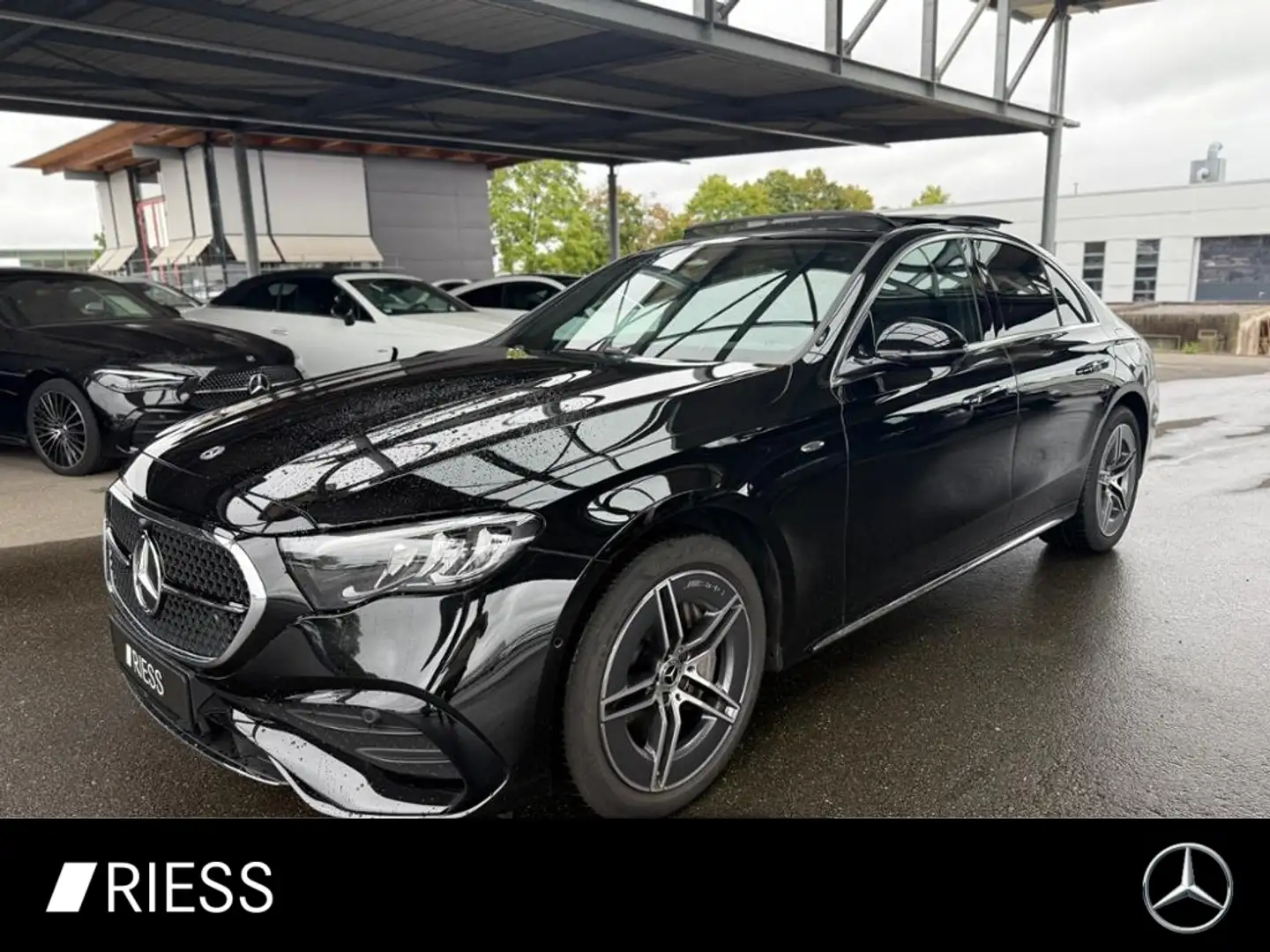 Mercedes-Benz E 300 e 4MATIC Lim AMG Sport Superscreen Pano Noir - 1