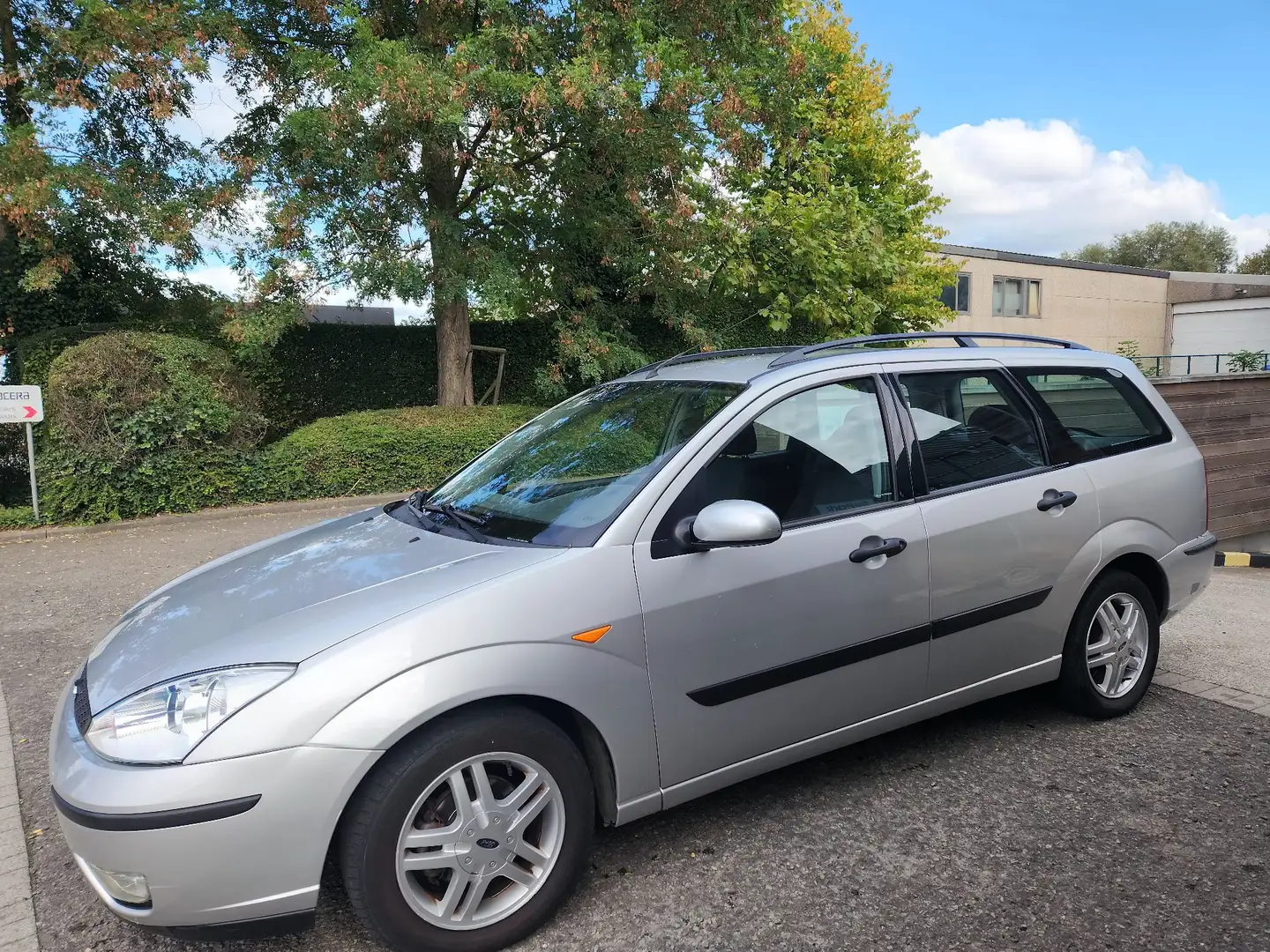 Ford Focus 1.6i SE 16v/ Boite automatique/ 058.000 km Grau - 2