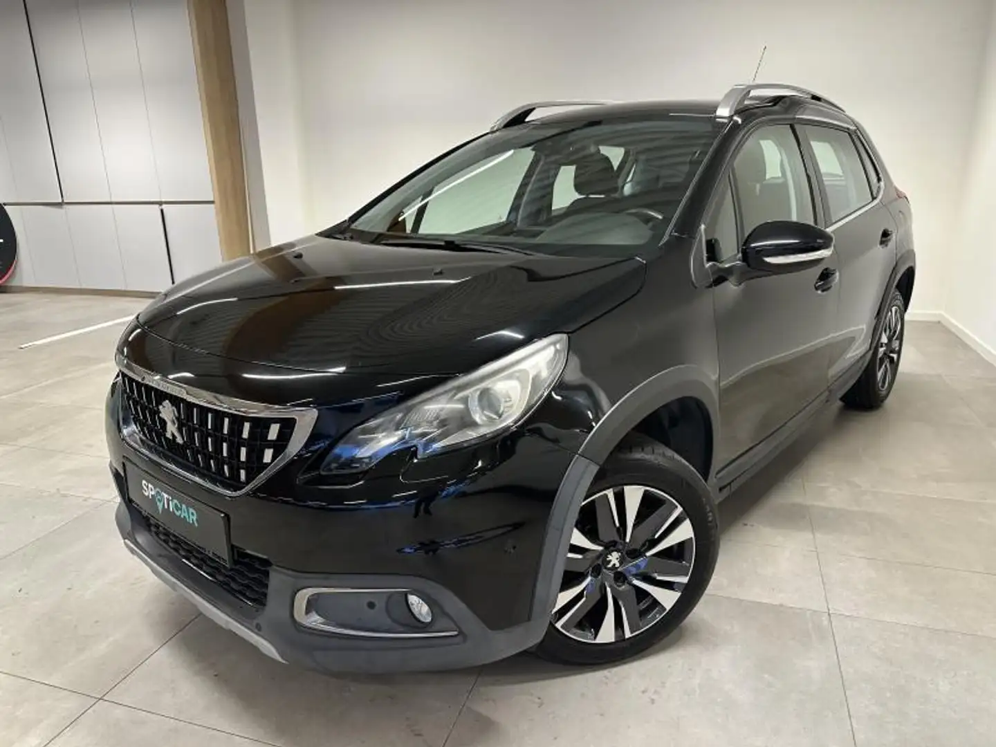 Peugeot 2008 Allure 1.2 BENZINE 110 EAT 6 Zwart - 1