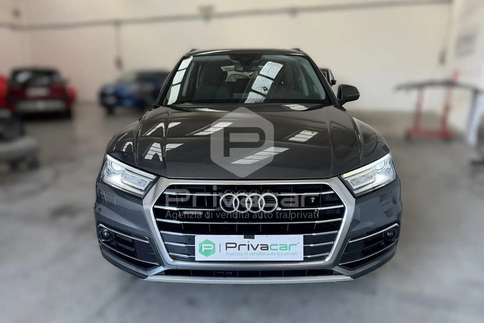 Audi Q5 40 TDI quattro S tronic Business Design Argento - 2