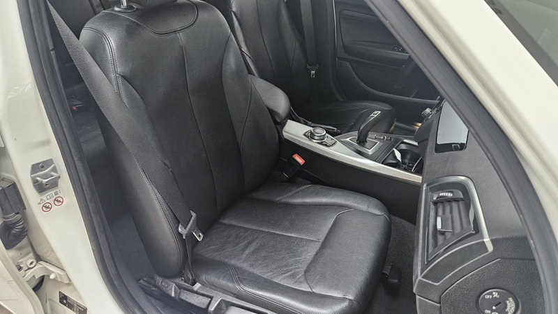 BMW 120 i Vollleder Navi Tempomat Sitzheizung PDC LED — photo 13