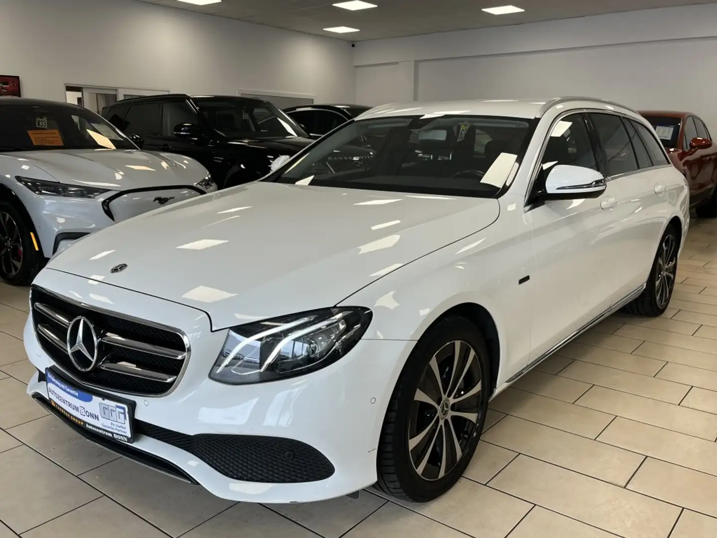 Mercedes-Benz E 300 de*Avangarde*AHK*Navi*LED*R.Cam*CarPlay Weiß - 1