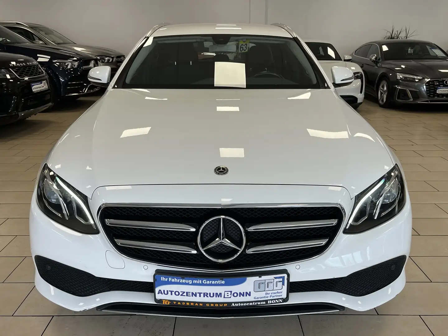 Mercedes-Benz E 300 de*Avangarde*AHK*Navi*LED*R.Cam*CarPlay Blanc - 2