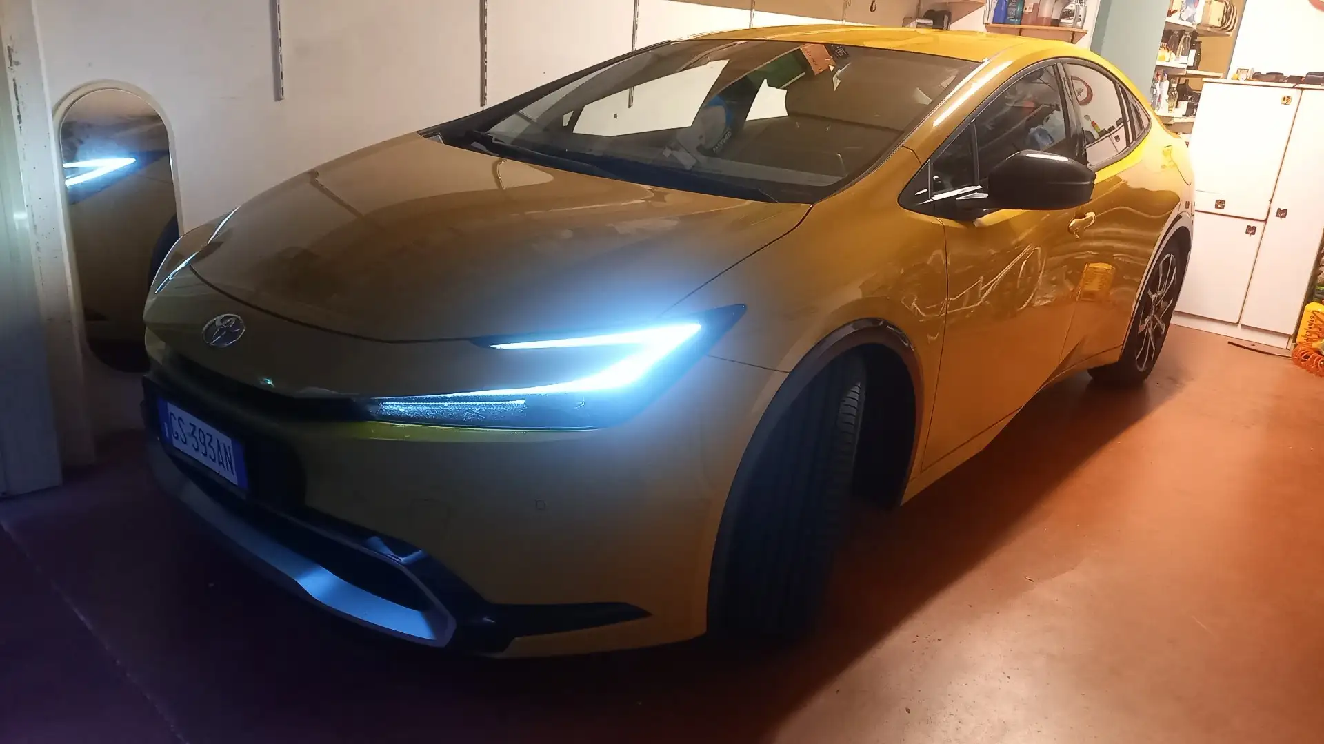 Toyota Prius+ Toyota 1998cc - 2