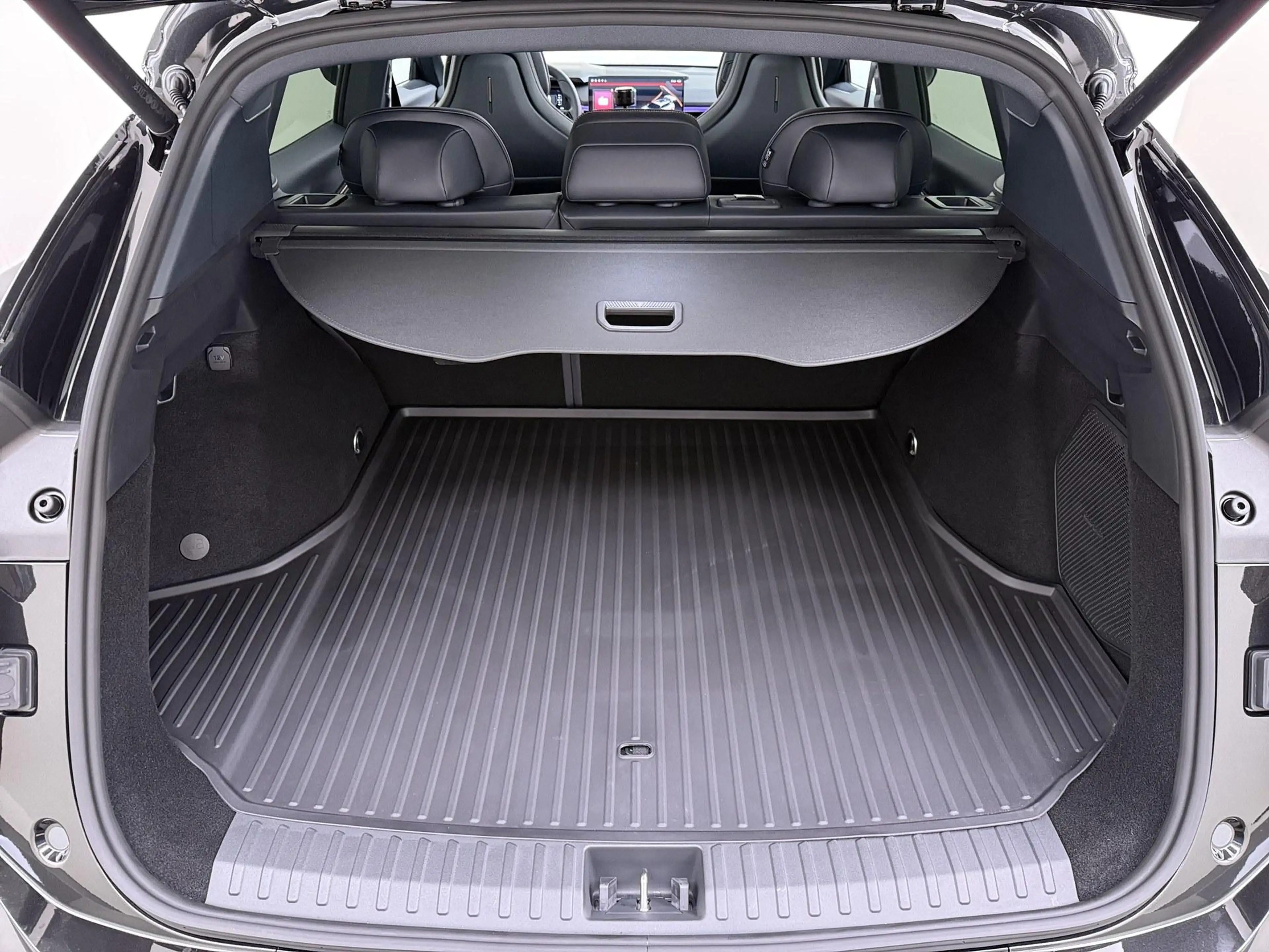 Lynk & Co 08 1.5 More Navigatie | Pano | 360 camera | 200 km el — photo 7
