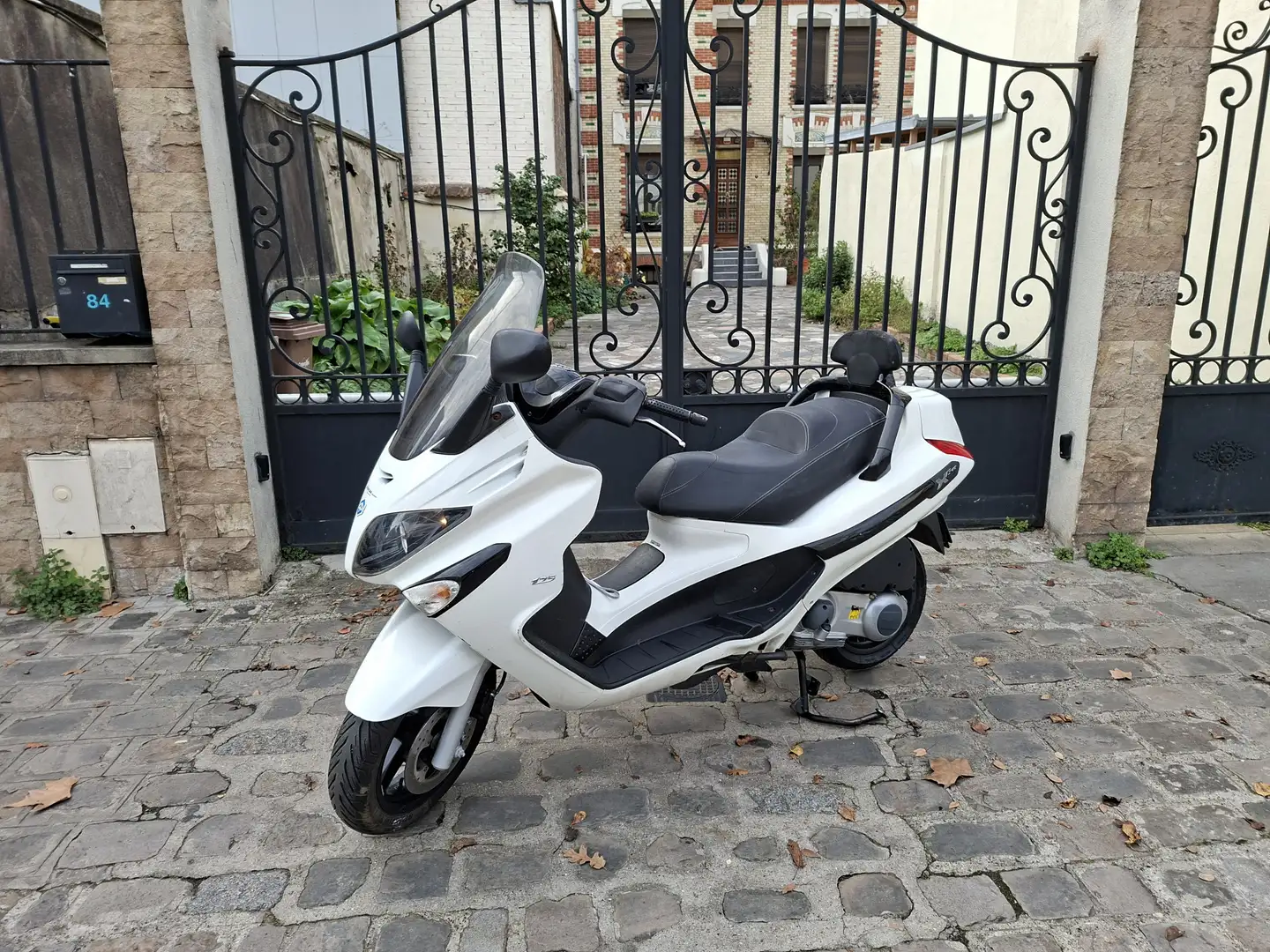 Piaggio XEvo 125 Weiß - 2