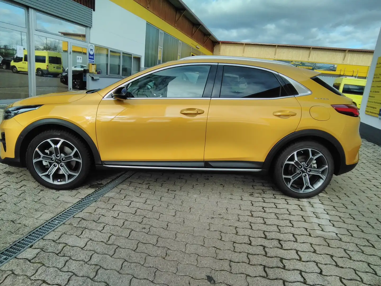 Kia XCeed 1.6 T-GDI Launch Edition OPF DCT7 Gold - 2