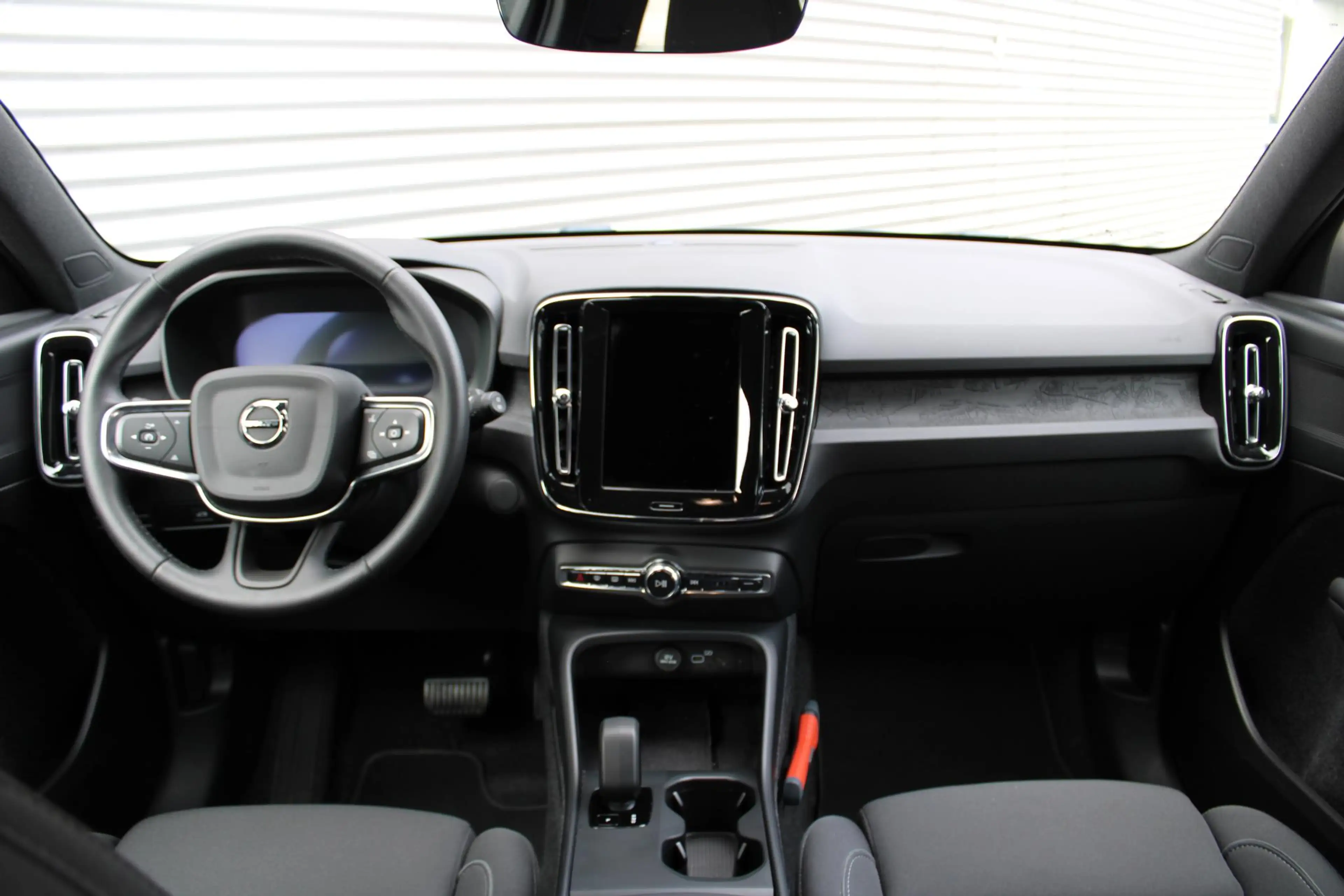 Volvo EX40 Single Motor Extended Range Plus 82 kWh | Trekhaak — photo 4