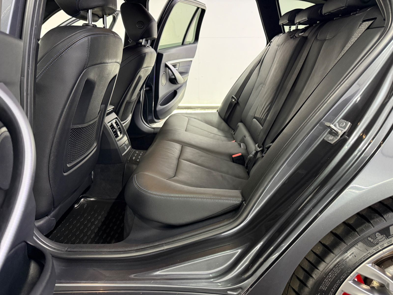 BMW 335 d Touring xDrive M Sport LEDER LED AERO SPUR — photo 10
