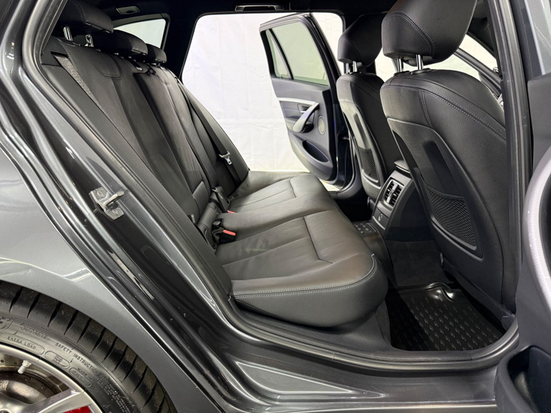 BMW 335 d Touring xDrive M Sport LEDER LED AERO SPUR — photo 14