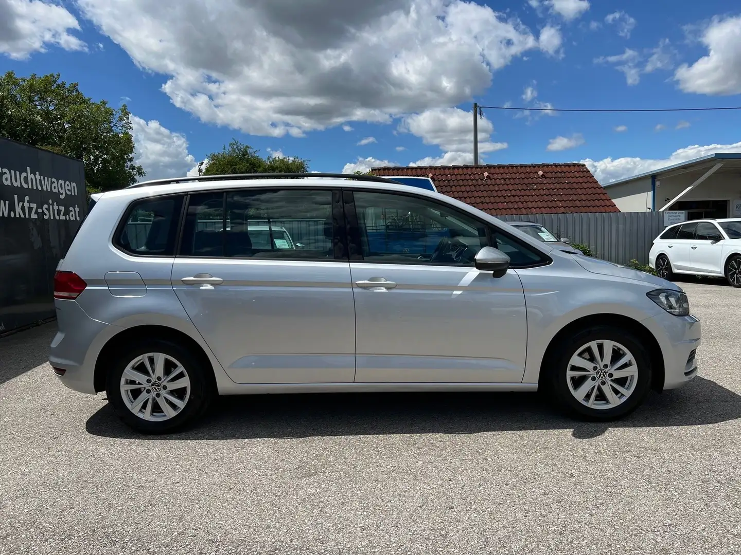 Volkswagen Touran 1,5 TSI ACT Comfortline 7 SITZE | AHK Argintiu - 2