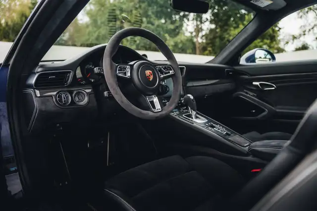 Porsche 911 view 12