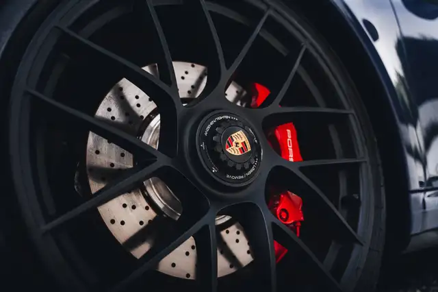 Porsche 911 view 10