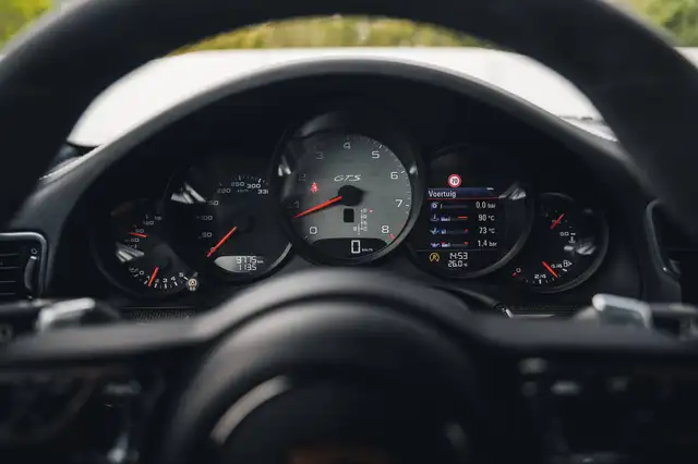 Porsche 911 view 13