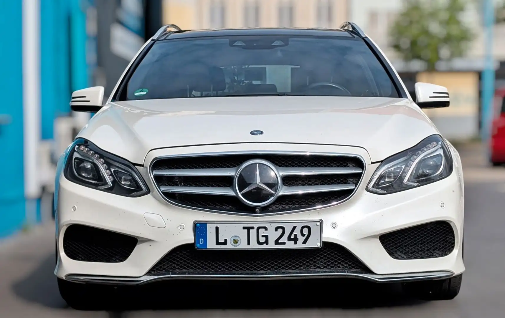 Mercedes-Benz E 50 AMG 0 T 4Mat LED ATG Leder*8Alu AHK Cam Pano AMG Weiß - 2
