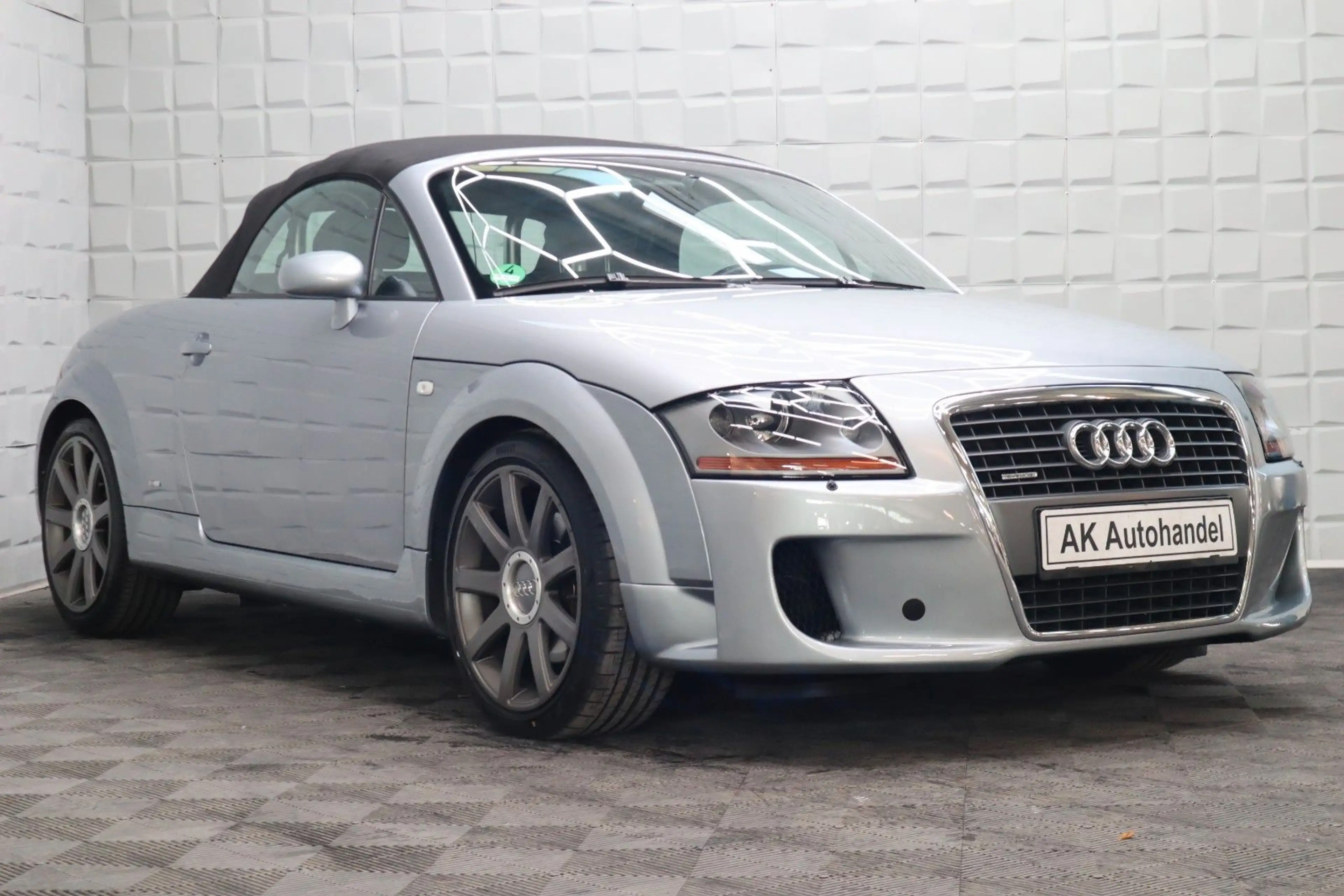 Audi TT Roadster 1.8T 132 kW S Line Rentnerfahrzeug — photo 3