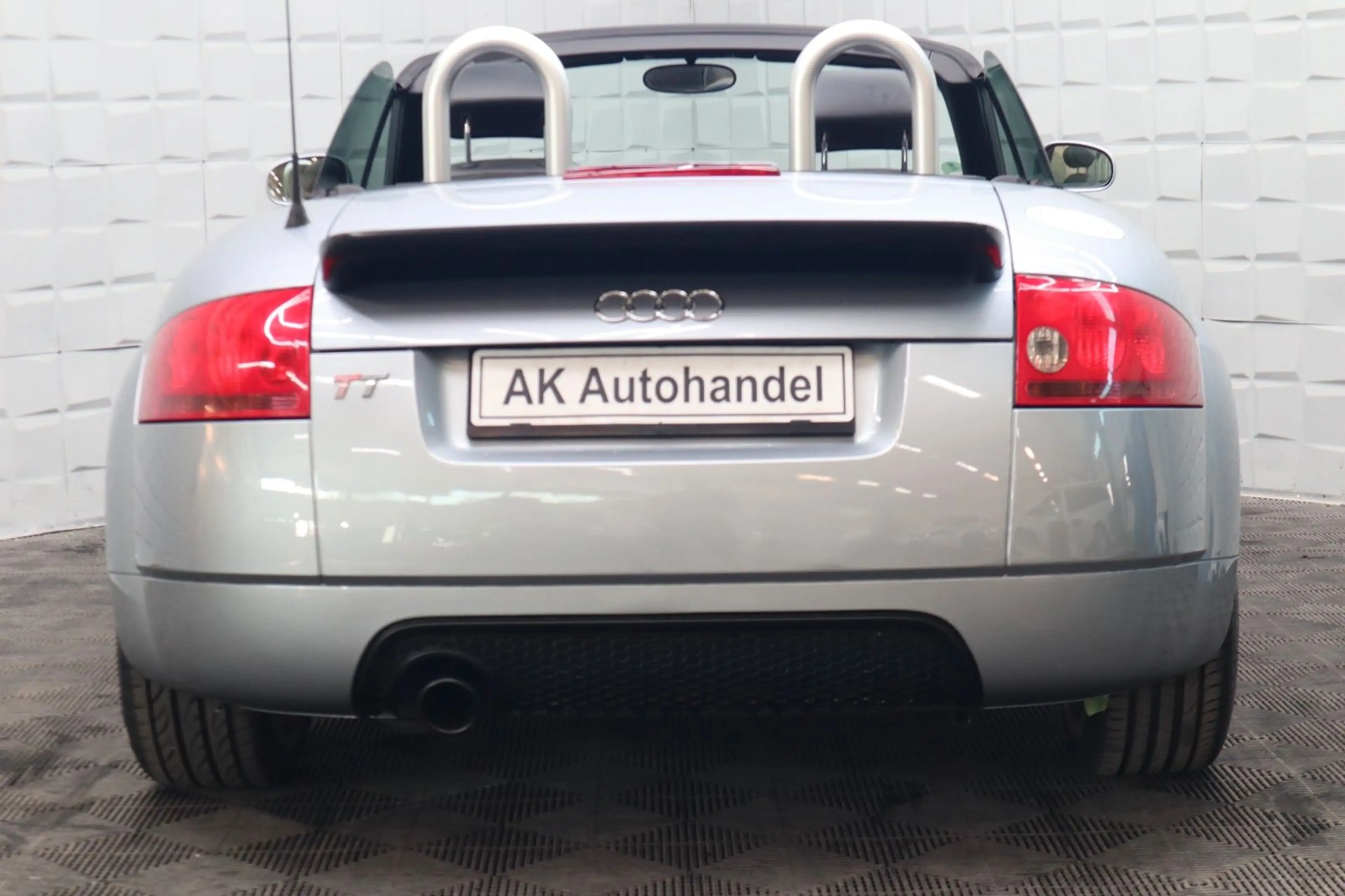Audi TT Roadster 1.8T 132 kW S Line Rentnerfahrzeug — photo 11