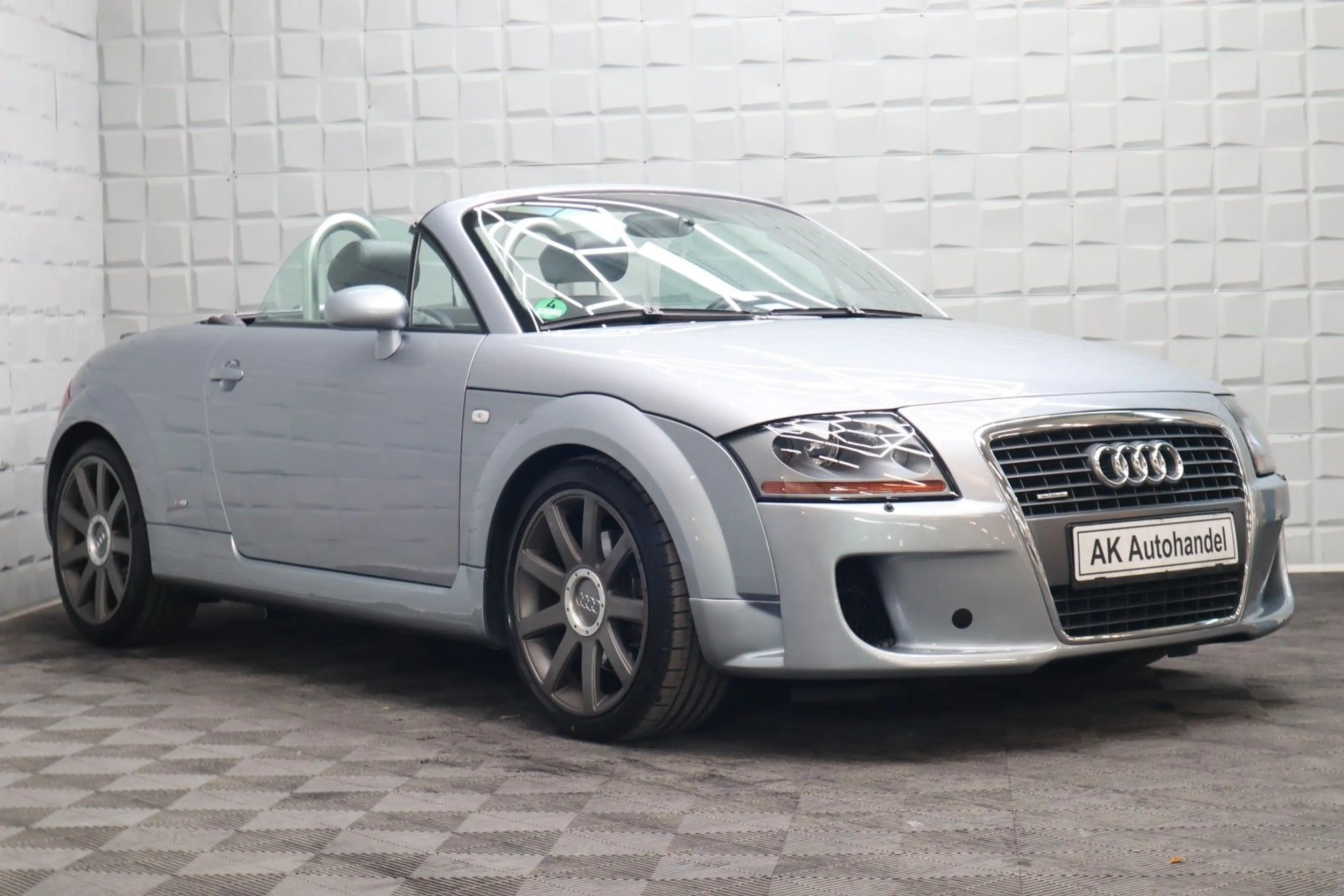 Audi TT Roadster 1.8T 132 kW S Line Rentnerfahrzeug — photo 9