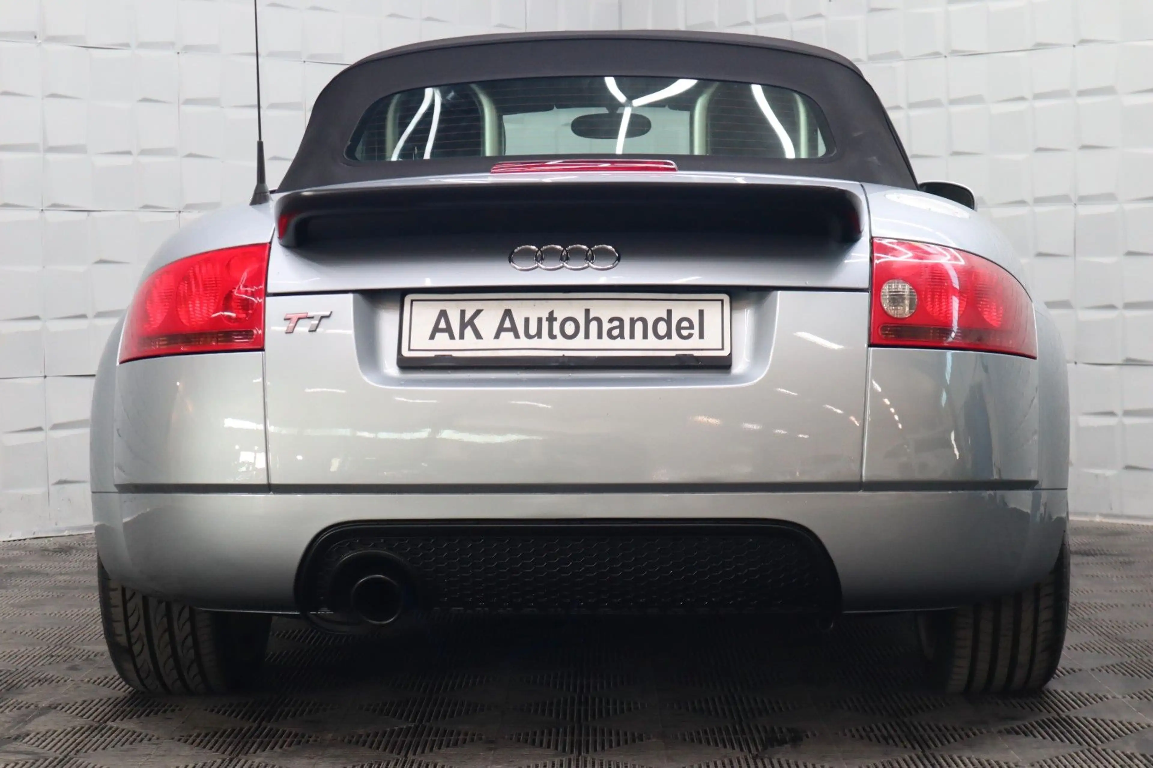 Audi TT Roadster 1.8T 132 kW S Line Rentnerfahrzeug — photo 5