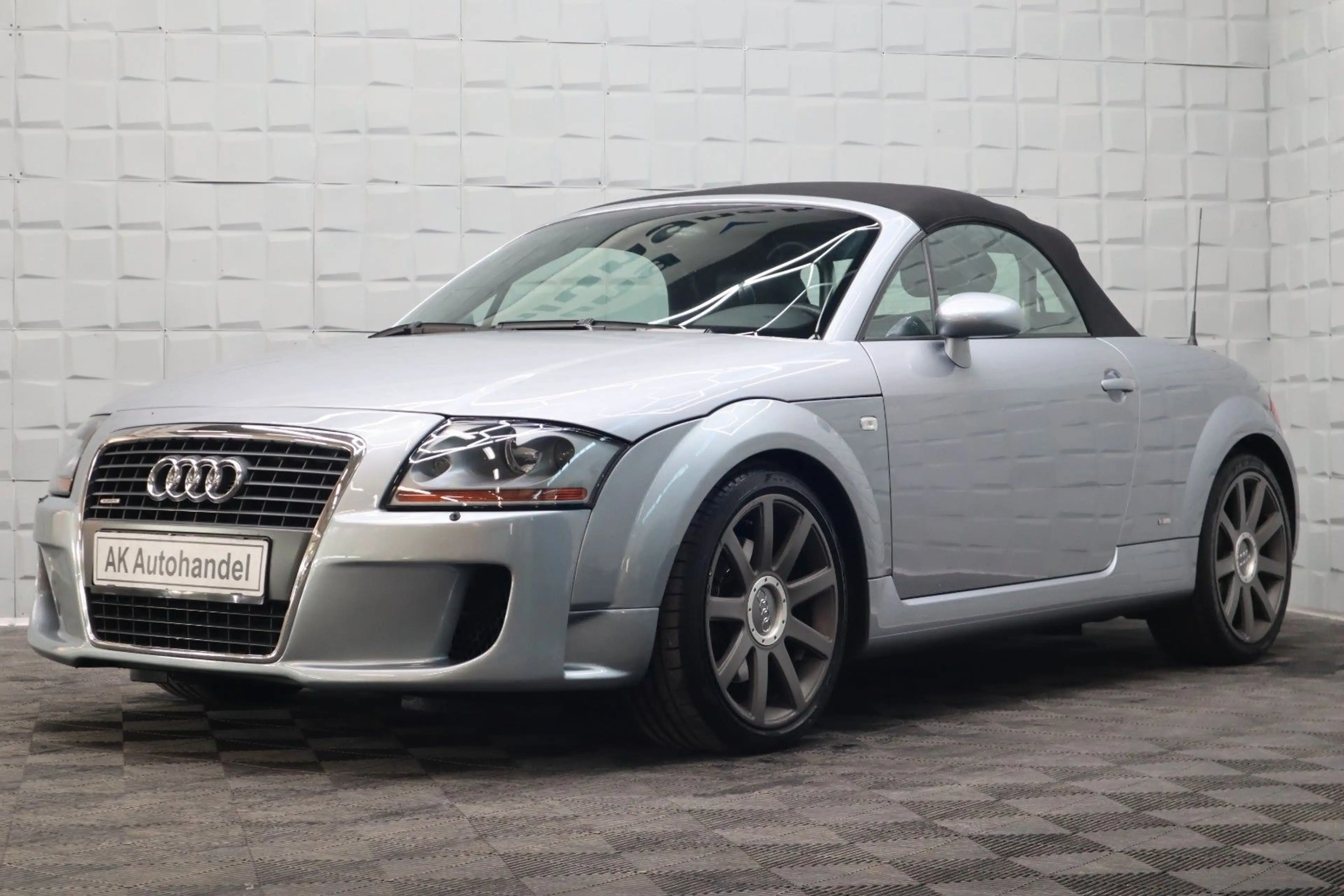 Audi TT Roadster 1.8T 132 kW S Line Rentnerfahrzeug