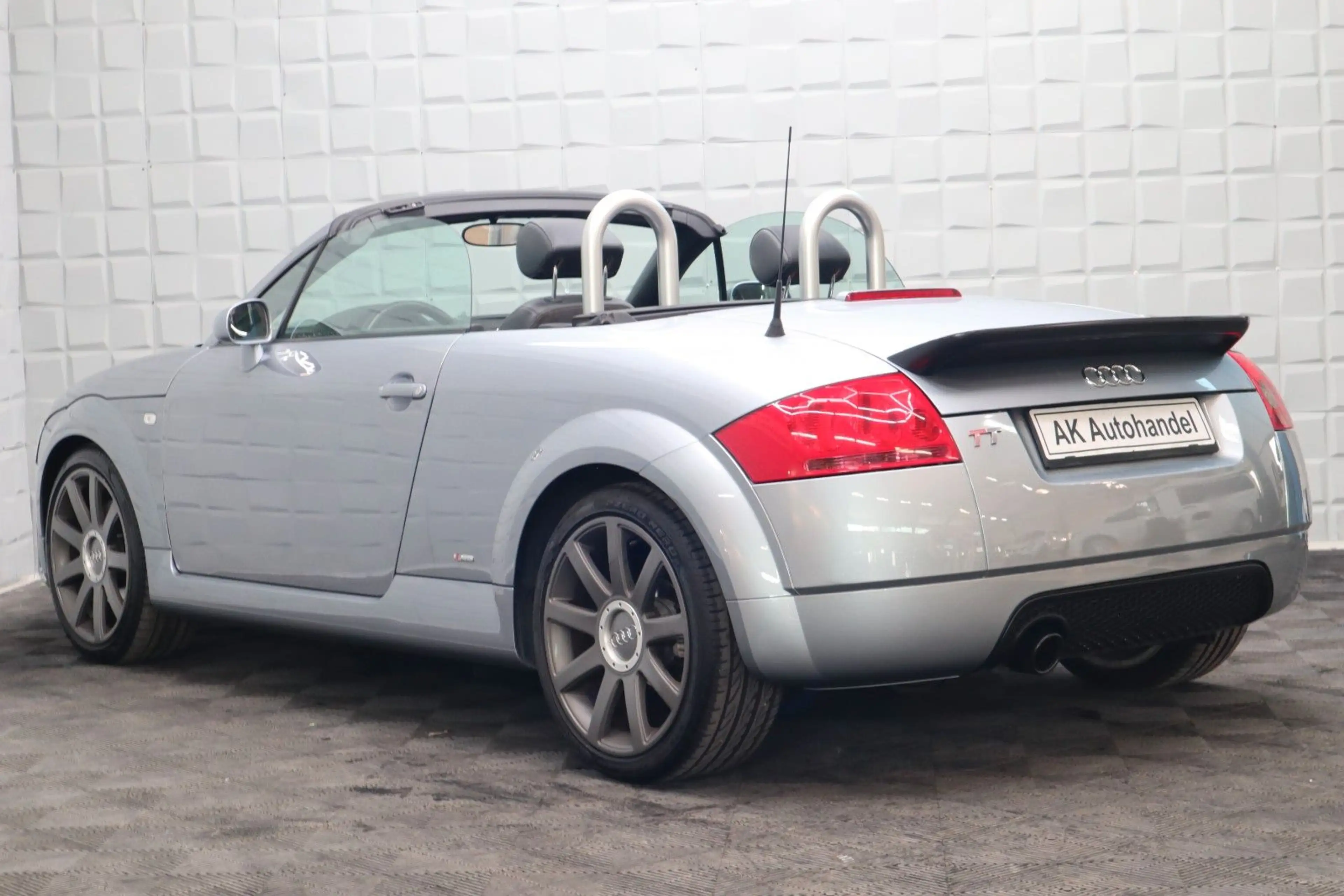 Audi TT Roadster 1.8T 132 kW S Line Rentnerfahrzeug — photo 12