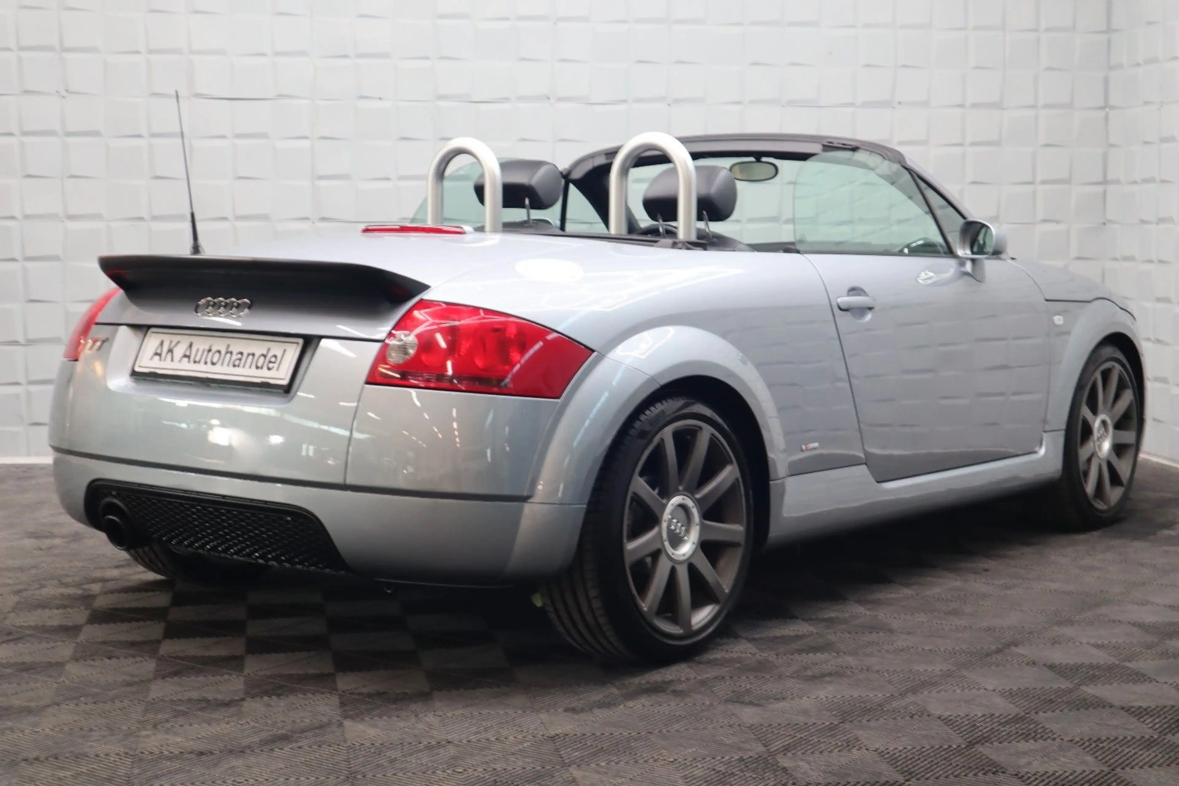 Audi TT Roadster 1.8T 132 kW S Line Rentnerfahrzeug — photo 10