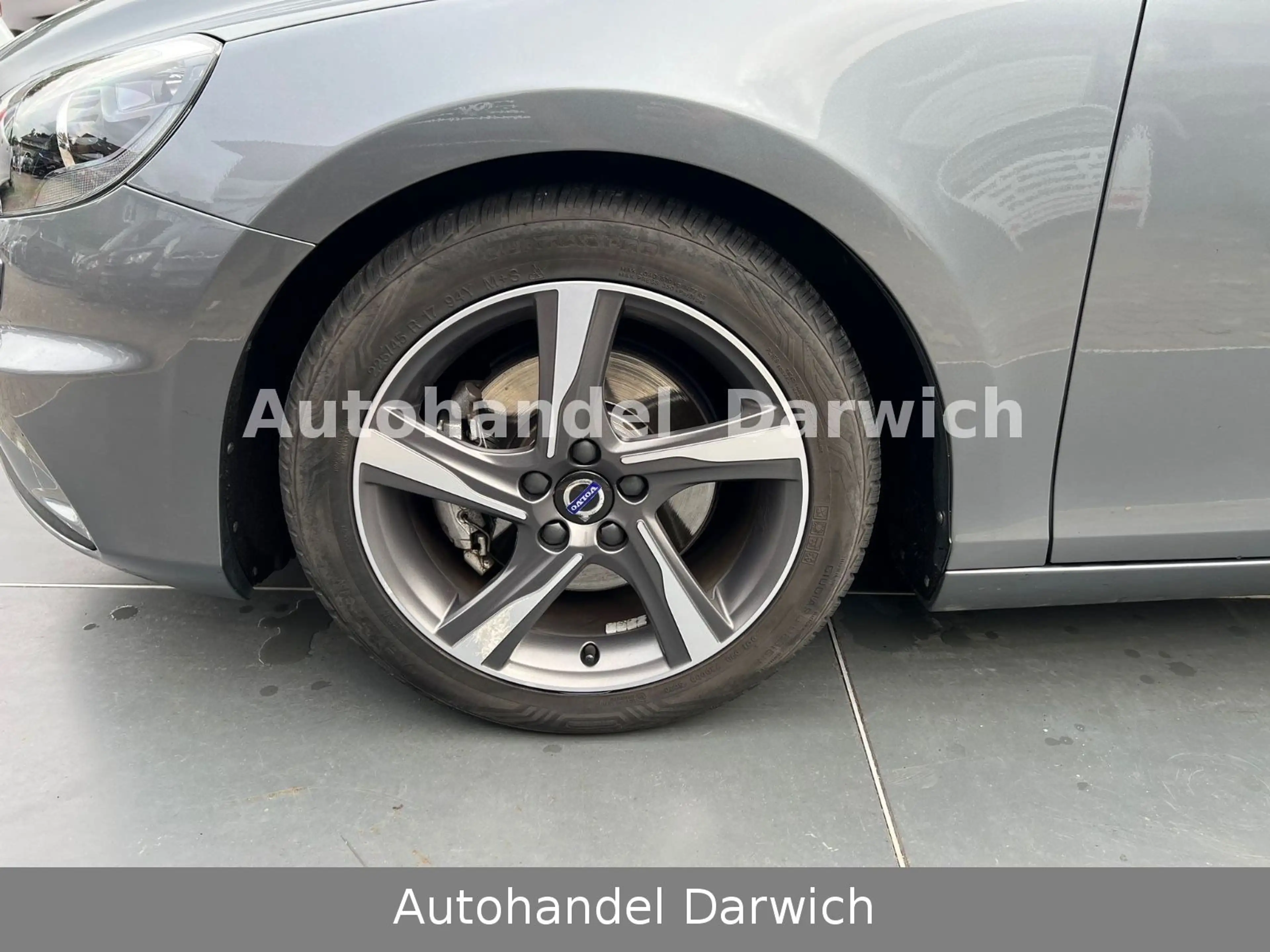 Volvo V40 D2 Kinetic+ R Design 2.Hand S.Heft Top — photo 10