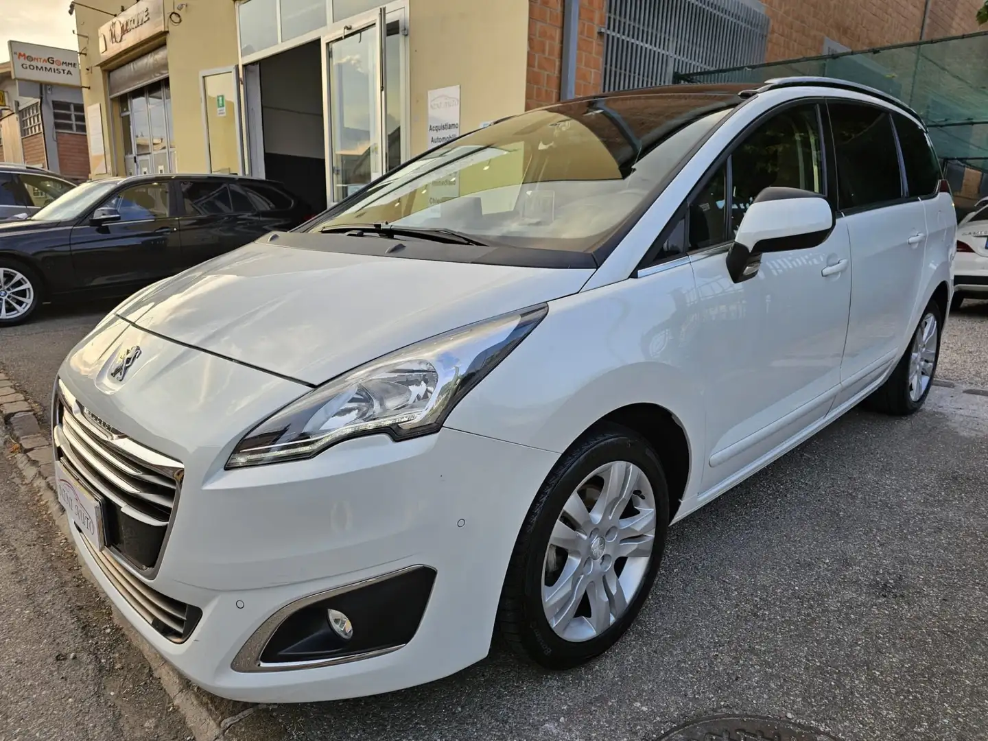 Peugeot 5008 1.6 BlueHdi 120cv Allure*Navi*Tetto*Pdc*E6*5Posti Alb - 2