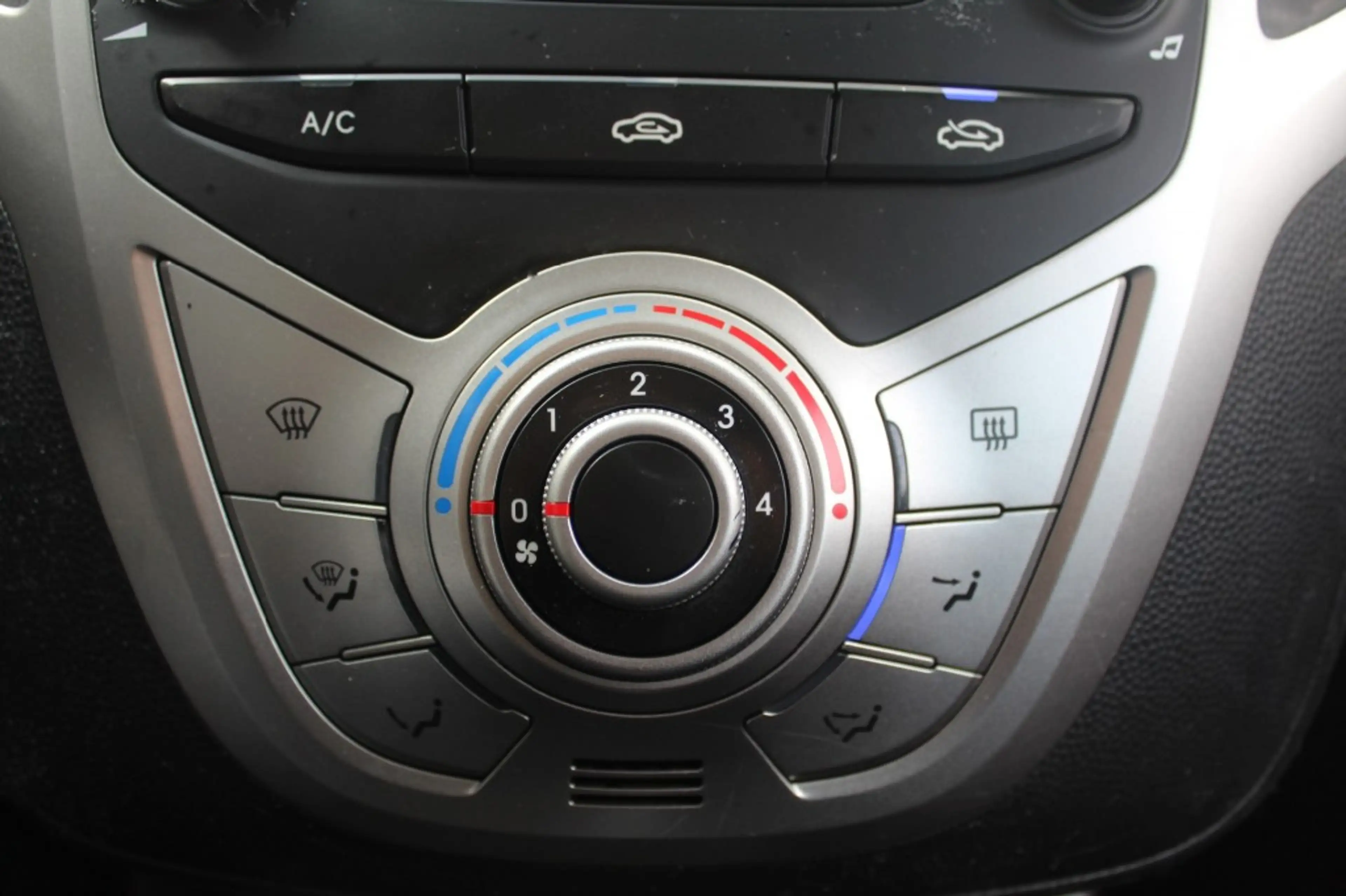 Hyundai iX20 1.4I I-MOTION — photo 19