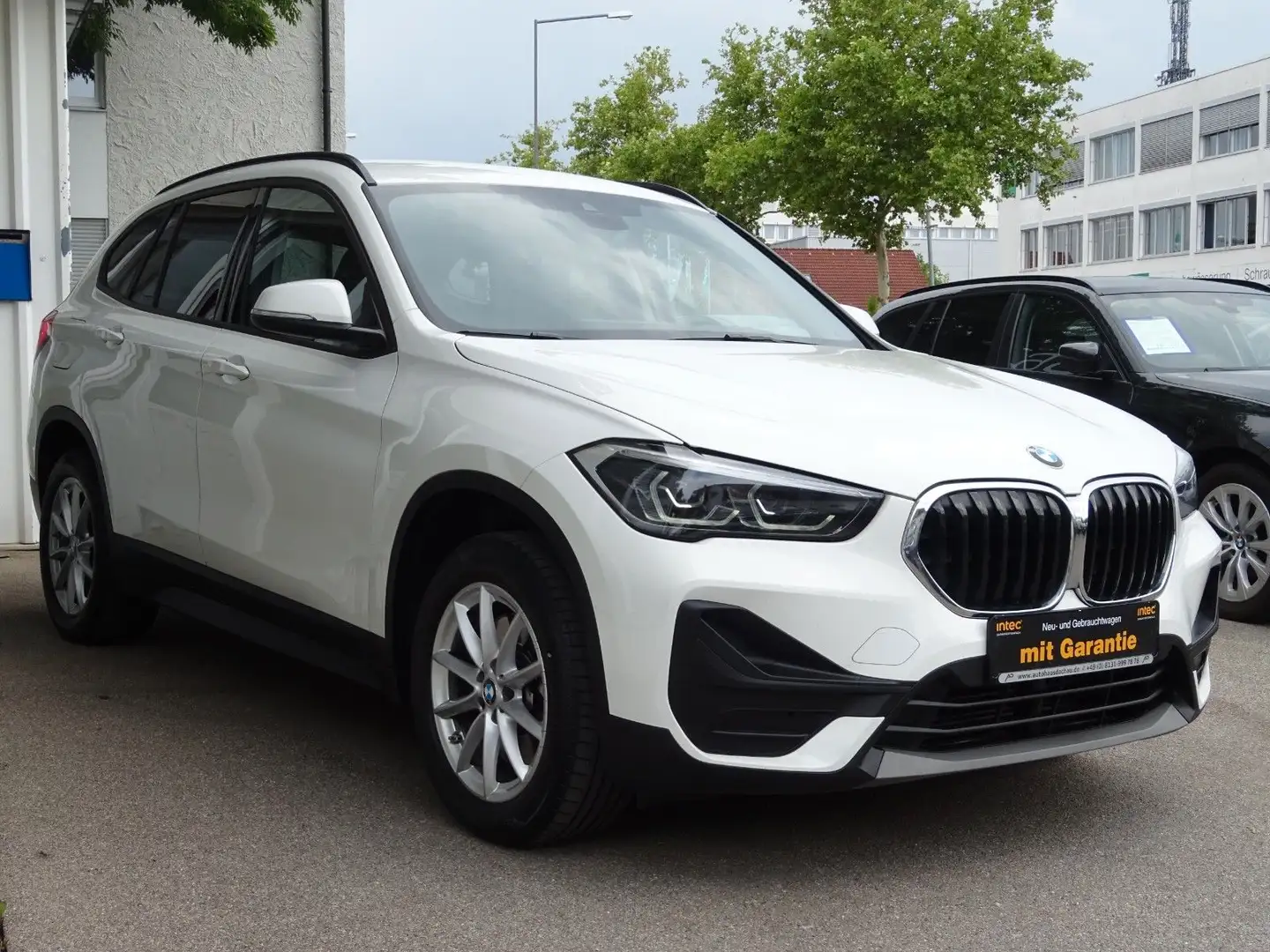 BMW X1 sDrive20d SAG Advantage Navi LED Wirl.Ch Hifi Weiß - 1